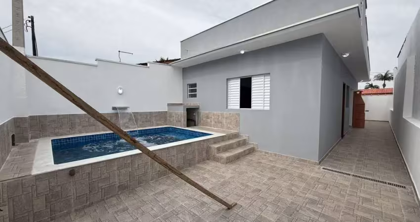 Casa isolada lado pista 200mts do rodovia com piscina para venda em itanhaém!