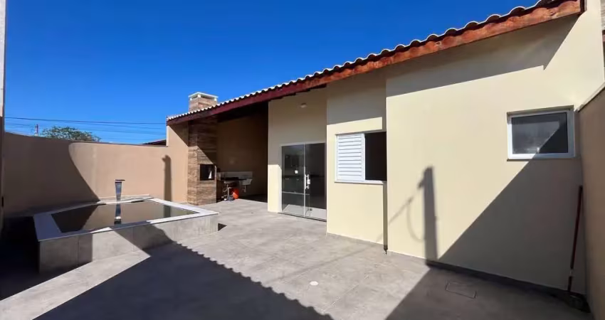 Casa lado praia com piscina e churrasqueira para venda em itanhaém!