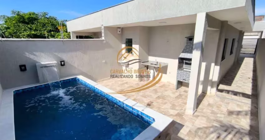 Linda casa geminada com piscina e churrasqueira em bairro residencial em itanhaém!