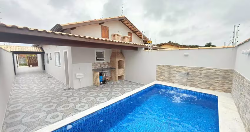 Linda casa geminada 1400mts do mar com piscina e churrasqueira em itanhaém!!