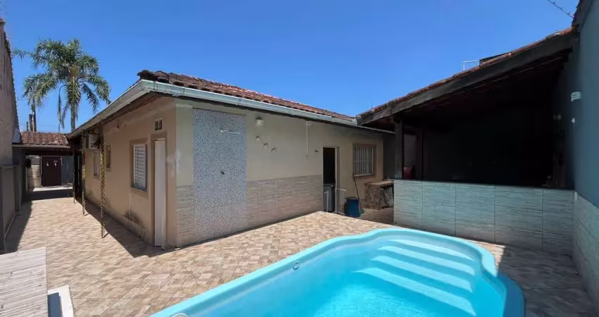 Casa isolada usada com piscina 04 dorm, próximo ao mar para venda em itanhaém!!