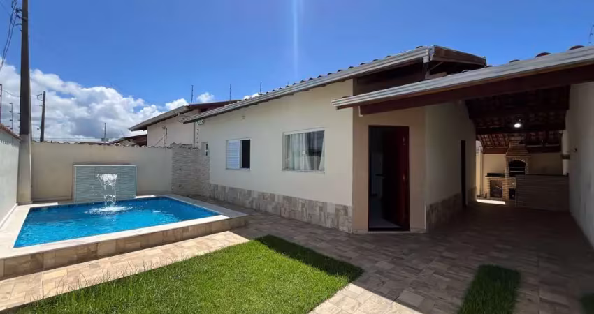 Casa usada geminada lado praia 800mts do mar com piscina em itanhaém!!