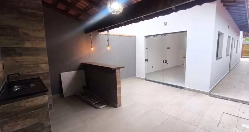 Casa geminada lado praia 1100 metros do mar para venda em itanhaém!!