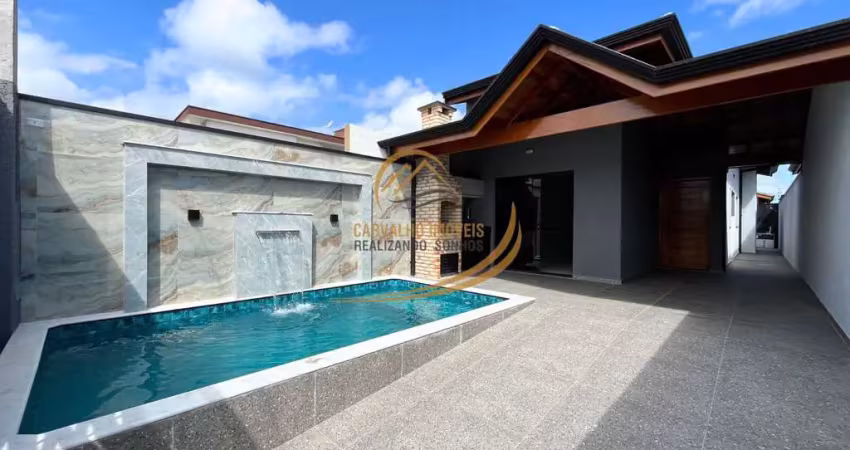 Linda casa com piscina e churrasqueira, excelente acabamento em peruíbe!