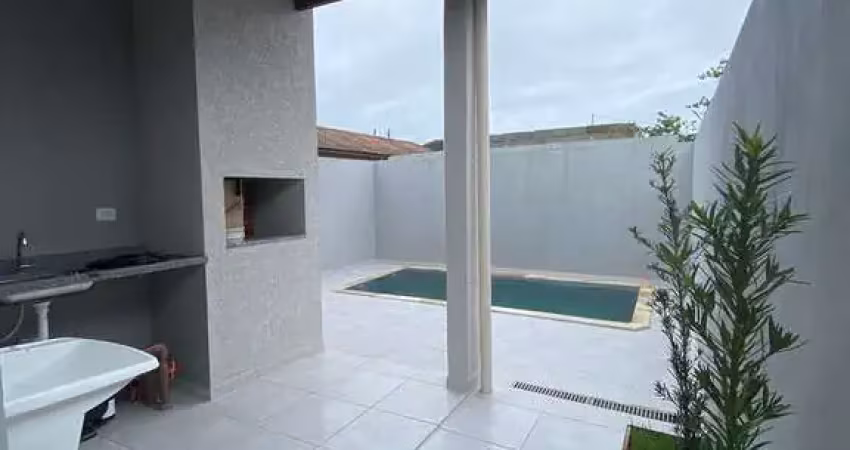 Casa geminada com piscina em bairro residencial para venda em itanhaém!!
