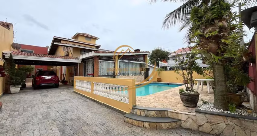 Casa alto padrão mobiliada próximo ao mar com piscina e churrasqueira para venda!!