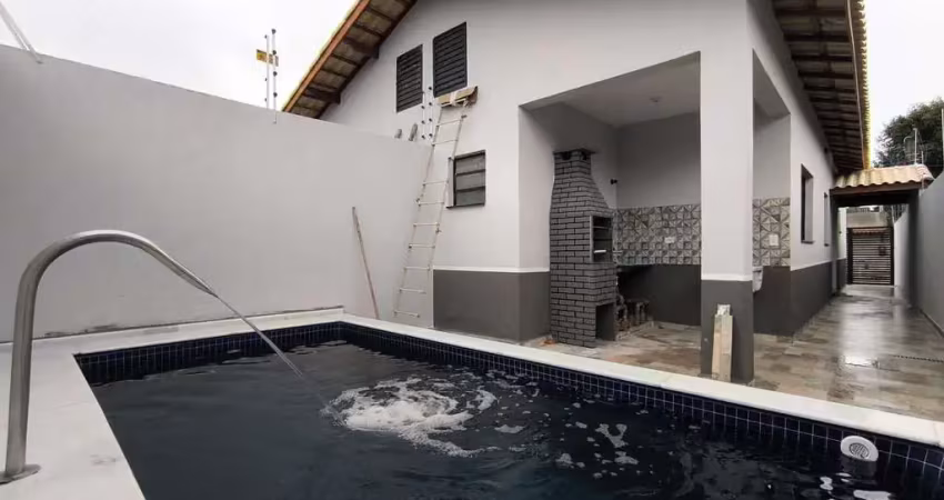 Casa lado praia com piscina e churrasqueira para venda em itanhaém!