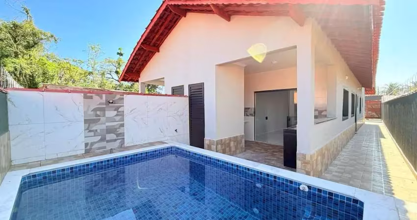 Casa geminada lado pista 1000mts do mar com piscina para venda em itanhaém!