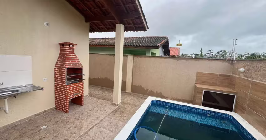 Casa com piscina e churrasqueira para venda em itanhaém!