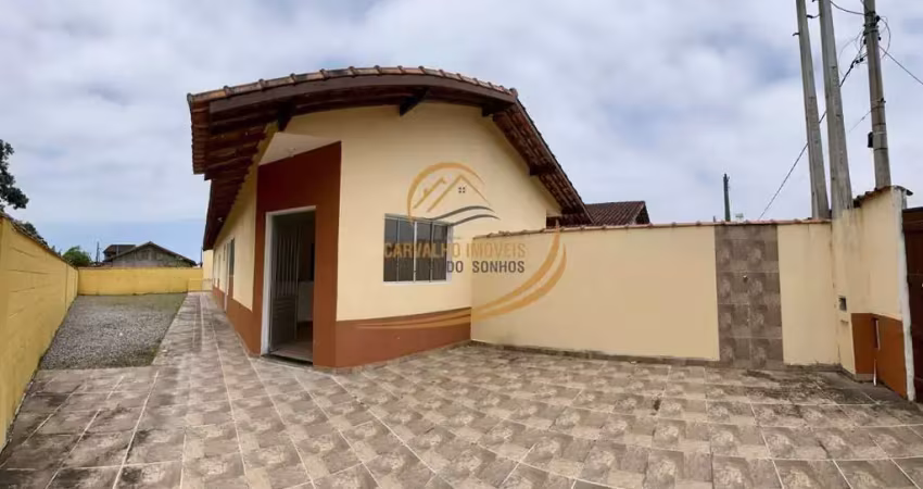 Casa em bairro residencial com terreno amplo espaço para piscina para venda em itanhaém!!