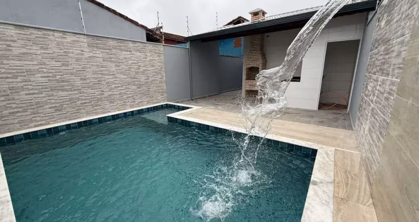 Casa lado praia com terreno grande 6x35mts com piscina e churrasqueira!!