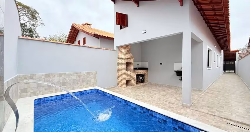Casa isolada com piscina e churrasqueira 120m do mar em mongaguá!!
