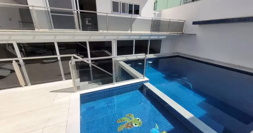 Casa de condomínio alto padrão com 04 suítes no centro de itanhaém!!