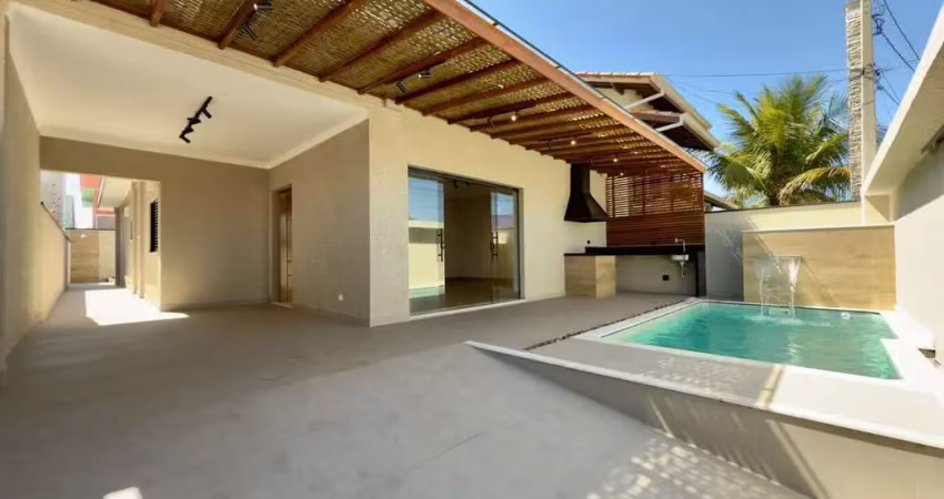 Casa alto padrão com piscina e churrasqueira 300mts do mar em peruíbe!!