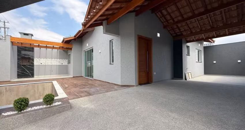 Casa nova com piscina e churrasqueira 1200m do mar para venda na cidade de peruíbe!!