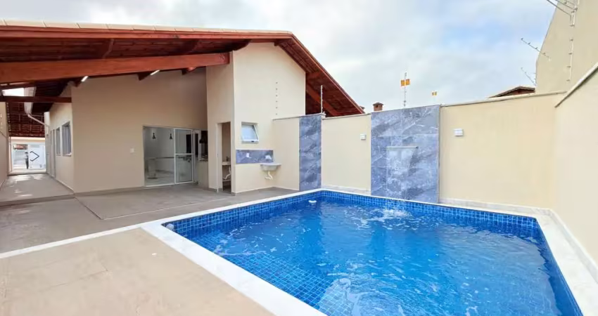 Linda casa lado praia 1300m do mar com piscina e churrasqueira em itanhaém!