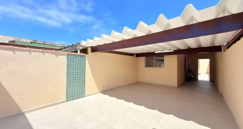 Casa reformada lado pista 850m do mar próximo a rodovia para venda em itanhaém!!