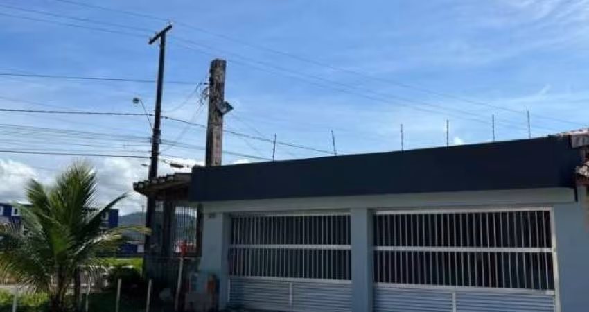 CASA USADA LADO PRAIA COM CHURRASQUEIRA PARA VENDA EM MONGAGUÁ!