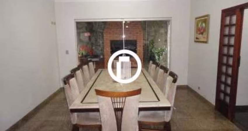 Casa para Venda - 240m², 4 dormitórios, sendo 3 suites, 2 vagas - Interlagos