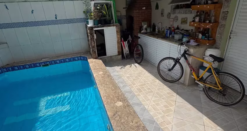 Linda casa localizada na vila caiçara 90 metros do mar em praia grande -sp