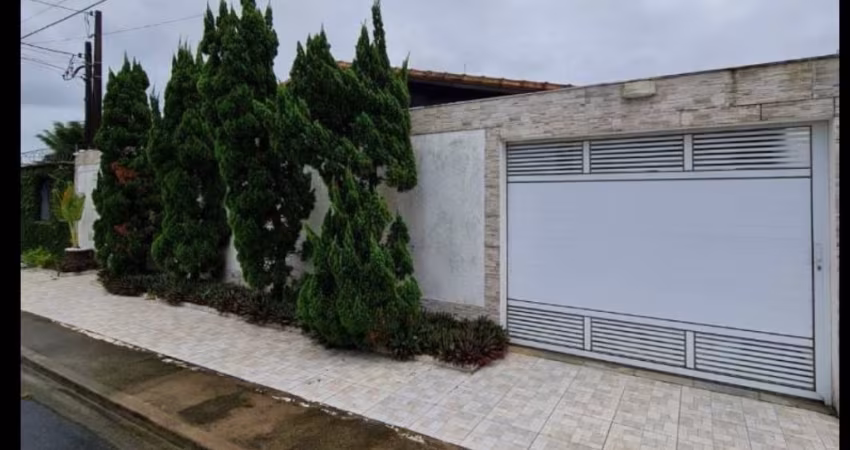 Linda casa 4 dormitórios com piscina no balneário Flórida - Praia Grande- SP