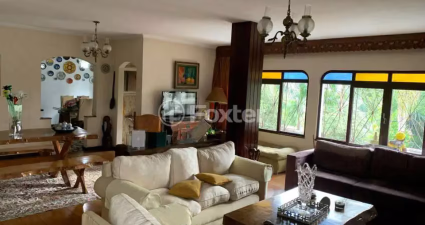 Casa com 3 quartos à venda na Rua Serra dos Itatins, 10, Três Montanhas, Osasco
