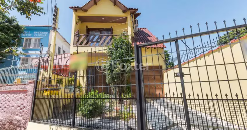 Casa com 3 quartos à venda na Rua Marciano Ribeiro, 43, Medianeira, Porto Alegre