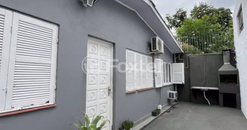 Casa com 3 quartos à venda na Beco Joaquim Silveira, 520, São Sebastião, Porto Alegre