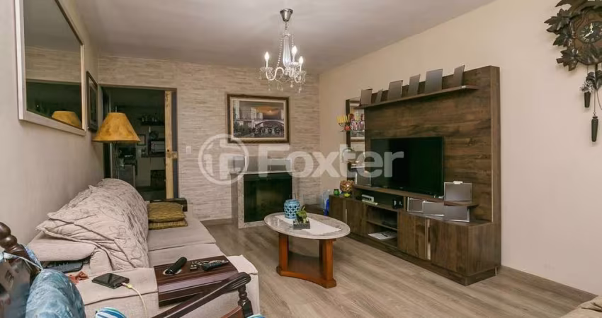 Casa com 2 quartos à venda na Avenida Cinco de Novembro, 393, Teresópolis, Porto Alegre