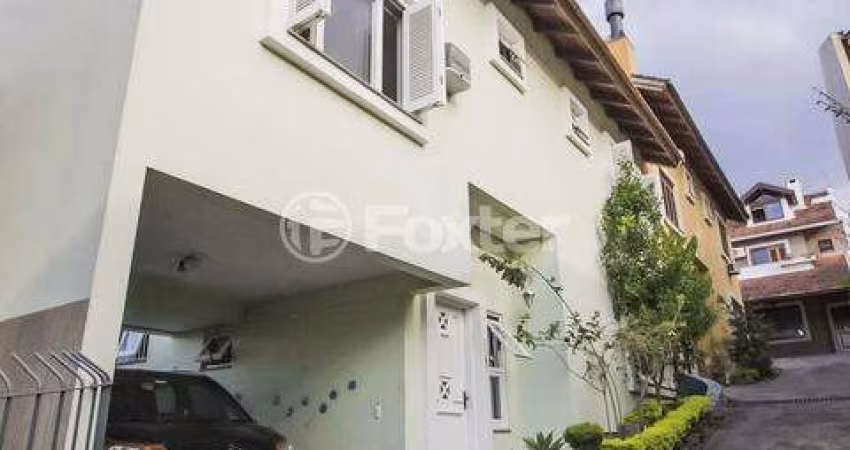 Casa em condomínio fechado com 3 quartos à venda na Rua Padre João Batista Reus, 2083, Vila Conceição, Porto Alegre