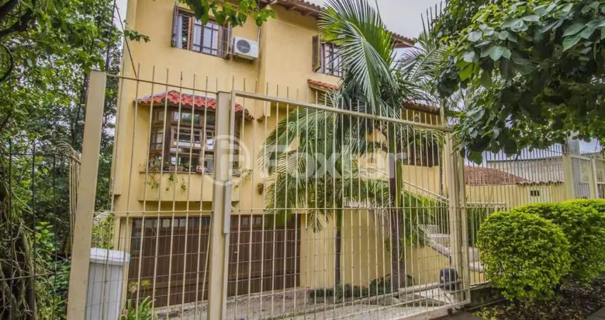 Casa com 4 quartos à venda na Rua Caieira, 433, Medianeira, Porto Alegre