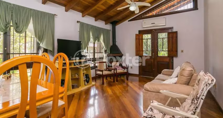 Casa com 3 quartos à venda na Rua Emílio Dimari, 65, Ponta Grossa, Porto Alegre