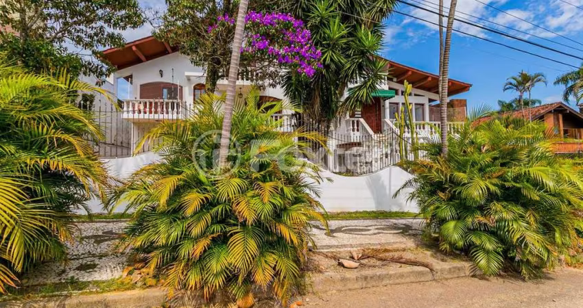 Casa comercial com 5 salas à venda na Rua Araruama, 588, Chácara das Pedras, Porto Alegre