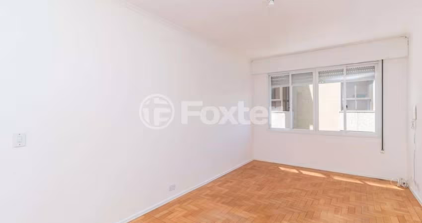 Apartamento com 3 quartos à venda na Rua Líbero Badaró, 418, Passo da Areia, Porto Alegre