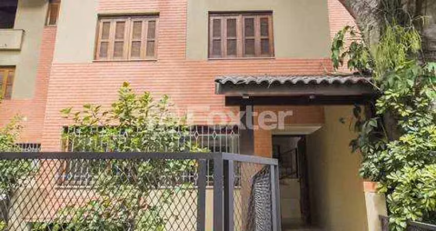 Casa em condomínio fechado com 4 quartos à venda na Rua Caeté, 525, Vila Assunção, Porto Alegre