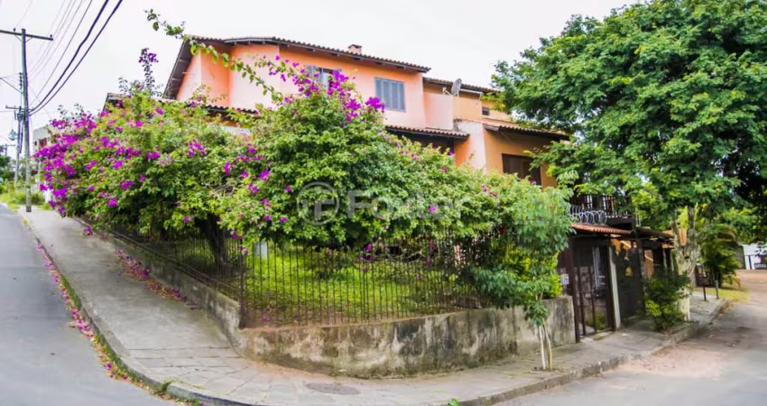 Casa com 5 quartos à venda na Rua Ângelo Passuelo, 79, Vila Nova, Porto Alegre