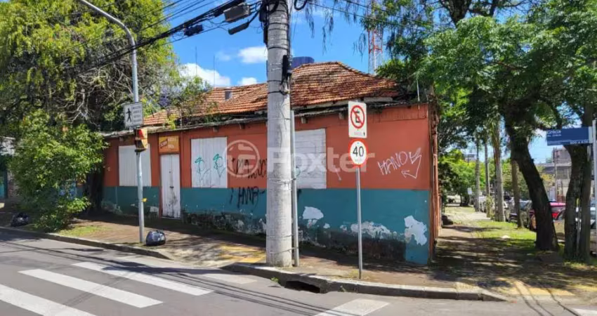 Terreno à venda na Rua Umbú, 161, Passo da Areia, Porto Alegre