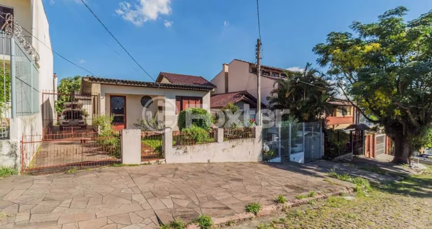 Casa com 3 quartos à venda na Rua Saudável, 168, Medianeira, Porto Alegre