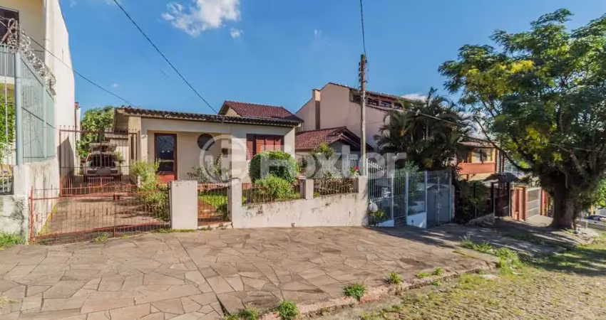 Casa com 3 quartos à venda na Rua Saudável, 168, Medianeira, Porto Alegre