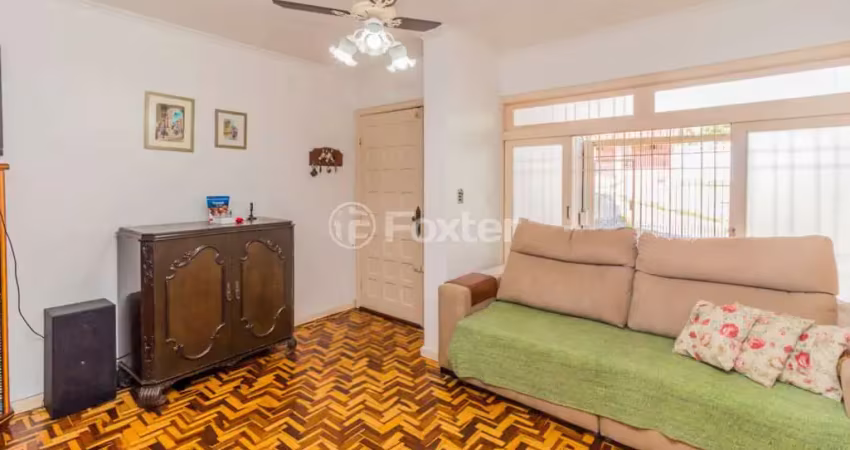 Casa com 3 quartos à venda na Rua Tijuca, 164, Medianeira, Porto Alegre
