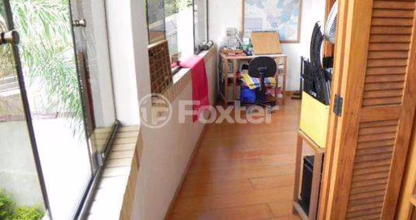 Casa com 3 quartos à venda na Rua Breno Martins, 116, Campo Novo, Porto Alegre