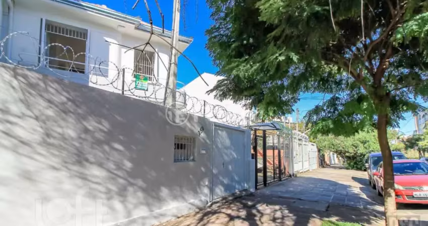 Casa com 2 quartos à venda na Rua João Guimarães, 252, Santa Cecília, Porto Alegre