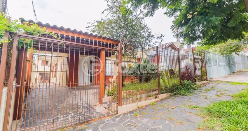 Casa com 4 quartos à venda na Rua Padre Alois Kades S J, 81, Vila Ipiranga, Porto Alegre