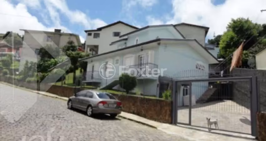 Casa com 4 quartos à venda na Rua Carlos Ceroni, 65, Rio Branco, Caxias do Sul