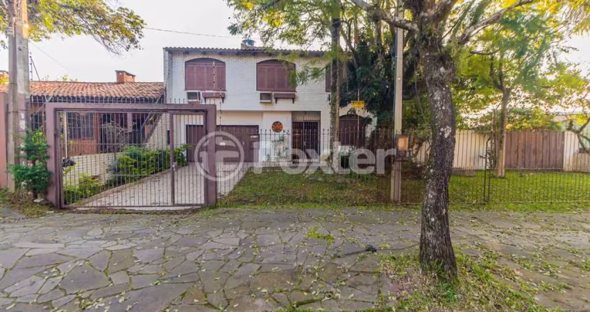 Casa com 3 quartos à venda na Rua Comandai, 541, Cristal, Porto Alegre