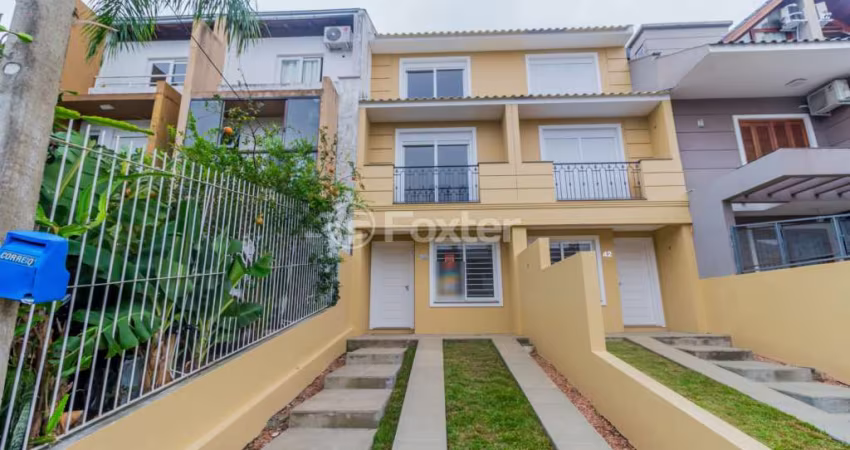Casa com 3 quartos à venda na Rua Nestor José Nitschke, 38, Guarujá, Porto Alegre