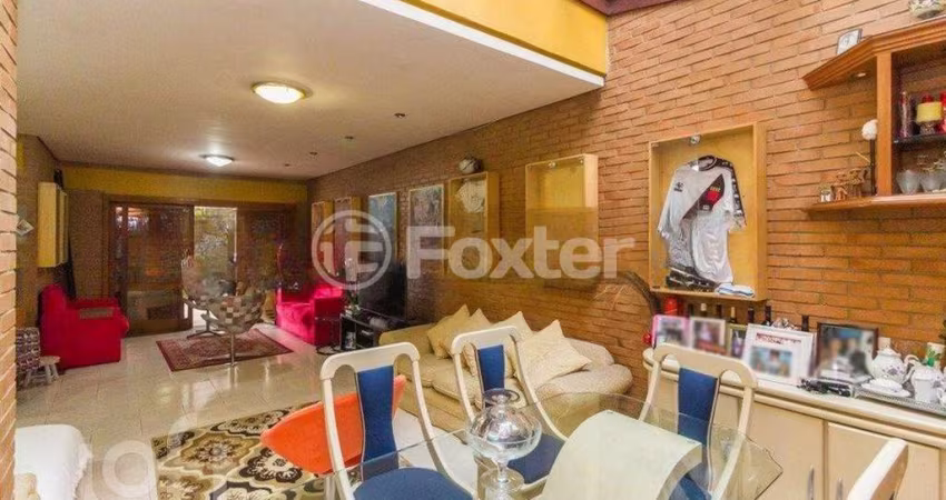 Casa com 3 quartos à venda na Avenida Porto Alegre, 145, Medianeira, Porto Alegre