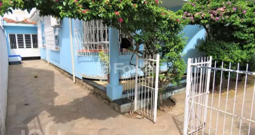 Casa com 3 quartos à venda na Rua Germano Hasslocher, 235, Azenha, Porto Alegre