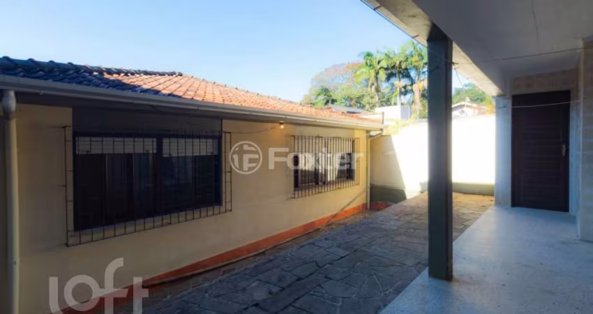 Casa com 3 quartos à venda na Rua Felipe Becker, 419, Três Figueiras, Porto Alegre