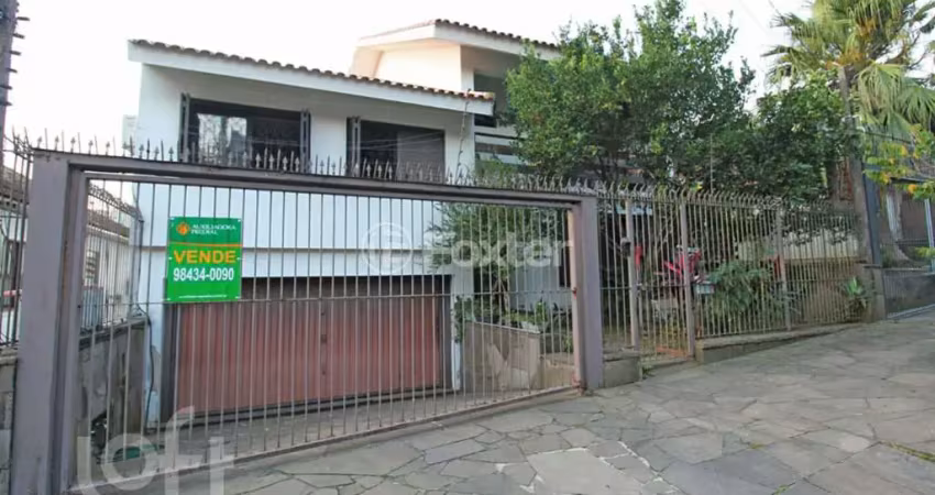 Casa com 5 quartos à venda na Rua Senegal, 230, Vila Ipiranga, Porto Alegre